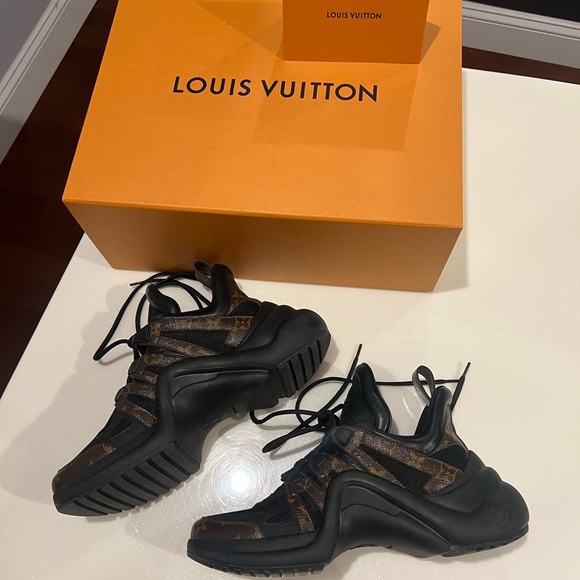 LOUIS VUITTON LV Archlight Sneaker
Monogram Black - Size 9 (39.0) - Picture 8 of 10